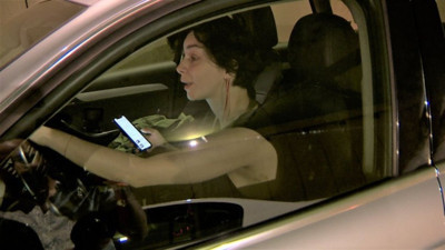 Merve Boluğur trafik kurallarını hiçe saydı!