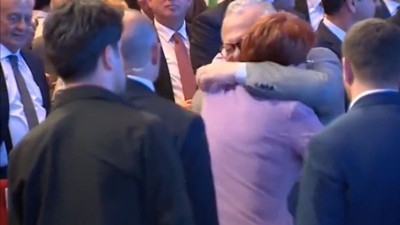 Celal Şengör Meral Akşener'e sarılıp ağladı