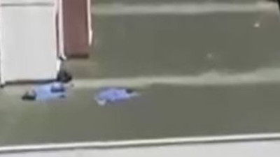 Talihsiz kadın 2 çocuğu ile 13. kattan düştü. Çocuğunu kurtarmaya çalıştı