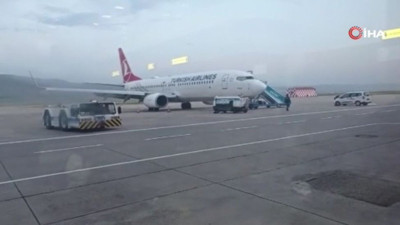 THY uçağına çarpan kuş seferi iptal ettirdi