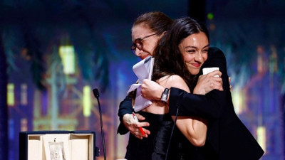 Merve Dizdar'a ünlüler ve siyasetçilerden tebrik yağdı. Konuşması ayakta alkışlandı