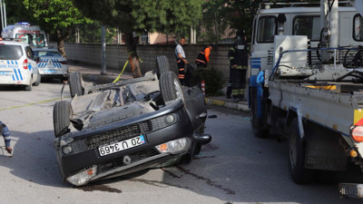 Ağaca çarpıp takla atan otomobilin sürücüsü öldü