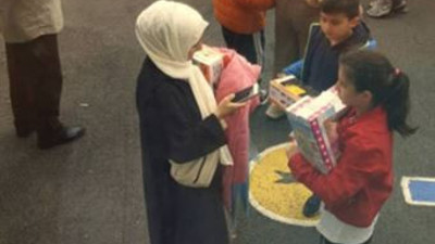 Erdoğan seçim yasağına rağmen oy kullandığı okulda para ve oyuncak dağıttı
