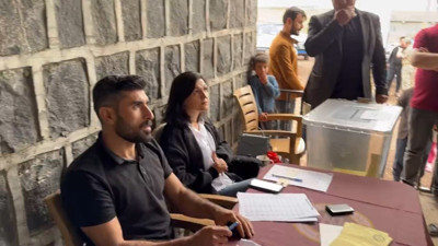 Şanlıurfa'da oy sandığı muhtarın evine kuruldu