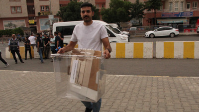 Batman’da sayılan oylar Seçim Kurulu’na götürülüyor