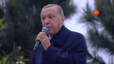 Erdoğan şarkı söyleyerek Kısıklı'da sahneye çıktı