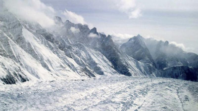 Pakistan'da çığ altında kalan 70 yaşındaki kişi, 28 saat sonra kurtarıldı