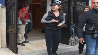 Demet Akbağ oy sonrası gerginlik yaşadı. 'Antipatiksiniz'