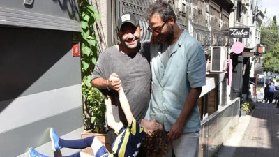 Bülent Şakrak yeni dövmesini gösterdi!