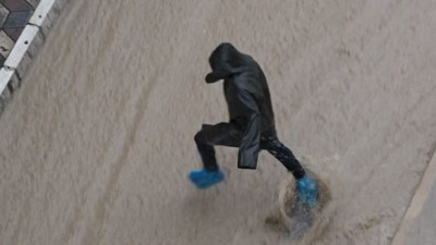 Sağanak vurdu caddeler dereye döndü