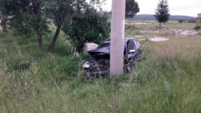 Otomobil aydınlatma direğine çarptı: 1 yaralı (29 Mayıs 2023)
