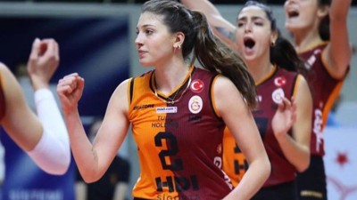 Seçmen kağıdıyla kalp yapan milli voleybolcunun adresini aradılar