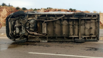 Mersin'de minibüs devrildi: 7 yaralı