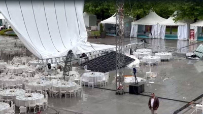 TOBB'un sahnesi şiddetli yağış sebebiyle çöktü: 6 yaralı