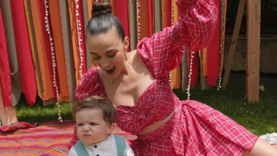 Hande Soral ile İsmail Demirci'nin oğlu Ali bir yaşında. "İyi ki doğdun canım"