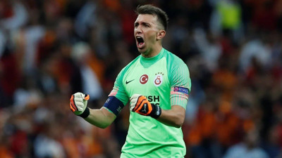 Fernando Muslera gençleri cebinden çıkarttı