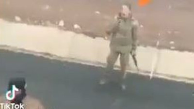 Kaçaklar Mehmetçiğin yanından koşarak ülkemize girdi