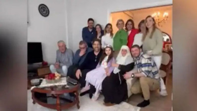 Kızlarının hamileliğini fotoğraf çektirirken öğrendiler