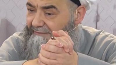 Cübbeli Ahmet "İki erkeğin tokalaşmasında tehlike var. Cinsel meyil olabilir" dedi. Sizin gerçekten tedaviye ihtiyacınız var