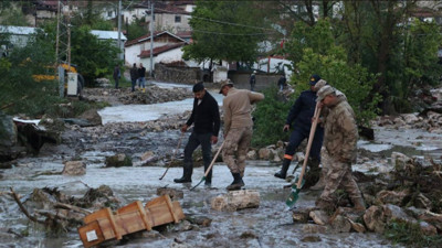 Eskişehir sele teslim: Önüne ne kattıysa götürdü