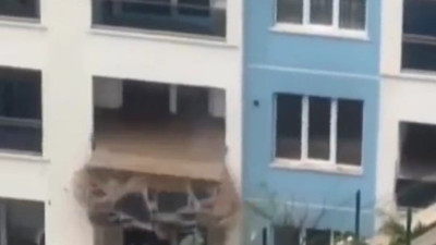 Dehşete düşüren görüntüler: Sel evin içinden geçti