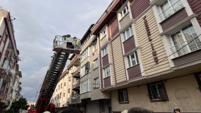 Sultangazi'de merdivenleri çöken binadaki 12 kişiyi itfaiye kurtardı