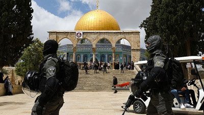 Fanatik Yahudiler Mescid-i Aksa'ya baskın düzenledi