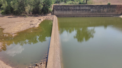 4 milyon litre suyu tahliye ettirmişti. Suya düşen telefonunu almak için barajı boşalttıran yetkiliye para cezası