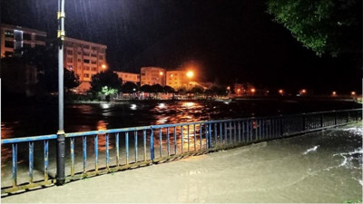 Samsun’u sağanak vurdu: Terme Çayı taştı