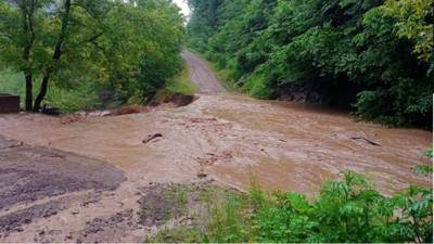 Tokat'ı sağanak vurdu: 5 mahalleye ulaşımı sağlayan yol kapandı