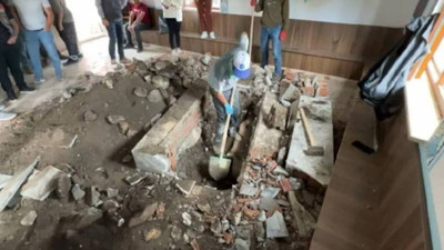 Yıkım kararı gerçeği ortaya koydu: Türbe denilen alandan insan ve hayvan kemikleri çıktı