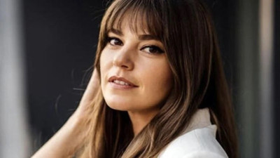 Aslı Enver'den karnı burnunda poz