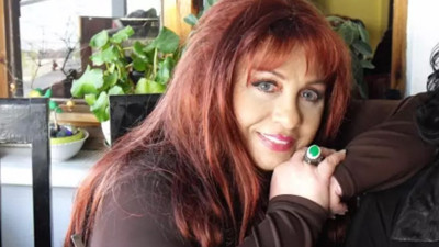 Türk pop müziğinin yıldızı hayatını kaybetti. Orda bir köy var uzakta şarkısıyla meşhur olmuştu