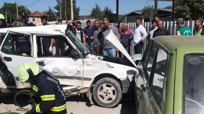 Tır ile çarpışan otomobildeki yaşlı çifti ölüm ayırdı