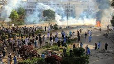 İmran Han'ın tutuklanmasını protesto etmişti. Gözaltına altındaki ABD vatandaşı için konsolosluk erişimi talep edildi