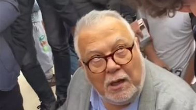 Celal Şengör'ü kitap imzalarken kızdırdılar: Al hiçbir şey imzalamıyorum