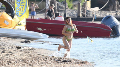 Plajda öyle bir koştu ki! Veda Mektubu'nun Aslı'sı Rabia Soytürk'ü tutabilene aşk olsun