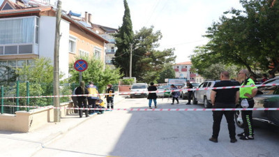 Engelli asansöründe kabin ile duvar arasına sıkıştı