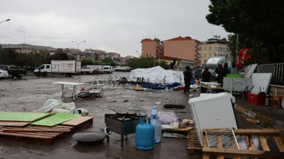 Fırtınanın kermes çadırını uçurduğu anlar kamerada