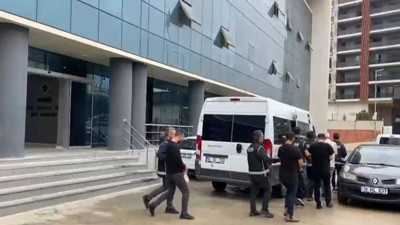 Araçları sahte evraklarla alıp parçalayan çeteye darbe