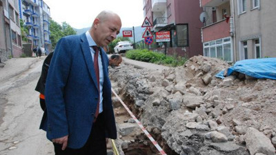 Doğalgaz kazısında bulundu görenlerin gözlerini alamadı. Bölgeye emniyet şeridi çekildi