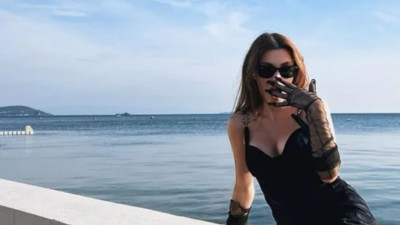 Oyuncu Yüşra Geyik'in dekolte pozları nefes kesti