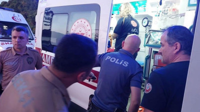 Serinlemek için girdiği denizde ölümden döndü