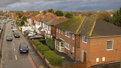 Kiralık ev ilanıyla genç kadınları hedef alıyorlar. İngiliz medyasından mide bulandıran ifşa