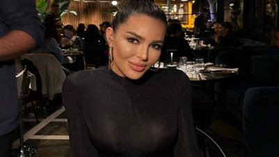 Selin Ciğerci ipli bikini ile atladı