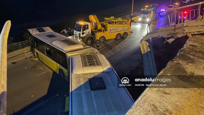 İETT otobüsü karşı şeride geçip bariyerlere çarptı