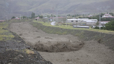 Selden gelen çamur köyü kapladı