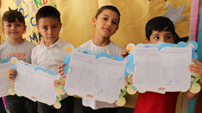 Yaklaşık 19 milyon öğrenci karnesini alarak yaz tatiline girdi