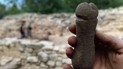 Penis şeklindeki taşın ne için kullanıldığı üstündeki izlerden keşfedildi
