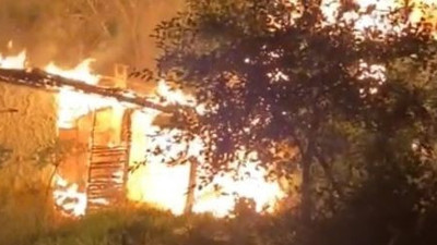 Köy evi yandı yaşlı kadın öldü